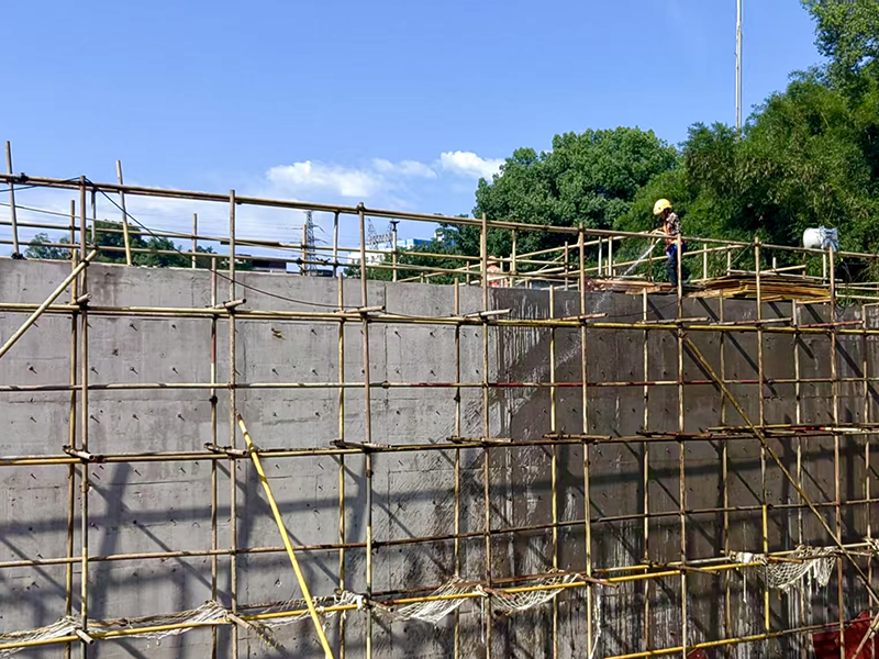 弘旭員工直面烈日考驗，汗水鑄就質量豐碑(圖1)