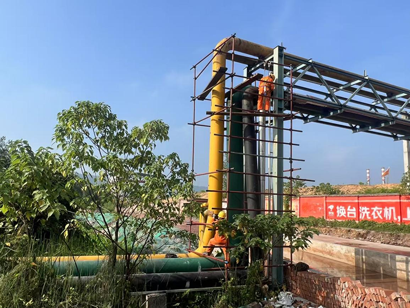 烈日“烤”驗(yàn)下的堅(jiān)守(圖1)